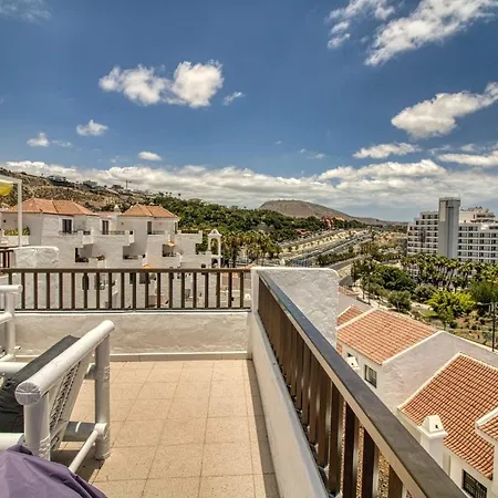 Penthouse With Magnificent Ocean Views, Jacuzzi, Pool, Nearby Beach In Tenerife South شقة
