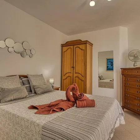 Penthouse With Magnificent Ocean Views, Jacuzzi, Pool, Nearby Beach In Tenerife South Playa Feñabe