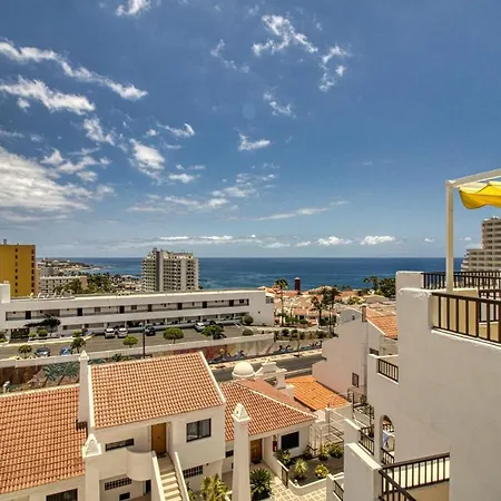 Penthouse With Magnificent Ocean Views, Jacuzzi, Pool, Nearby Beach In Tenerife South شقة