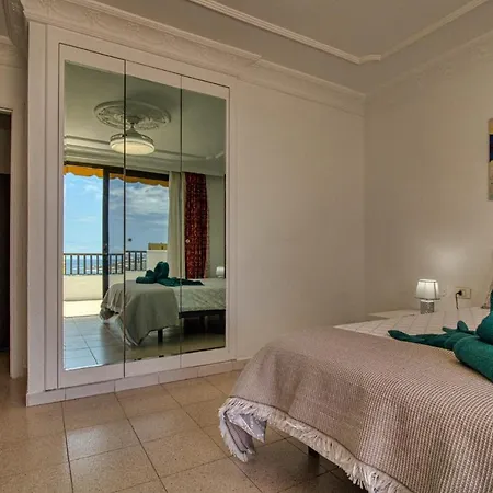 Penthouse With Magnificent Ocean Views, Jacuzzi, Pool, Nearby Beach In Tenerife South Daire *